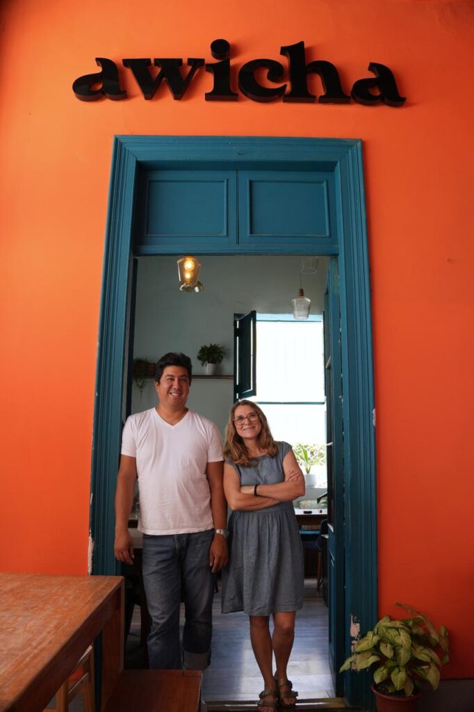 Jason Román y Sophie Andrieu